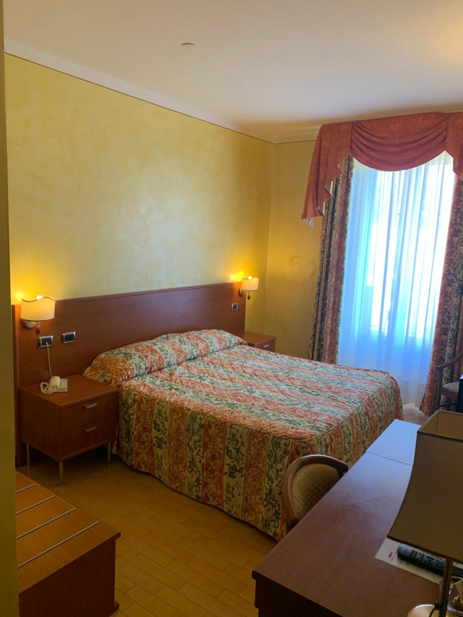 Hotel La Bussola Orta San Giulio Exterior foto
