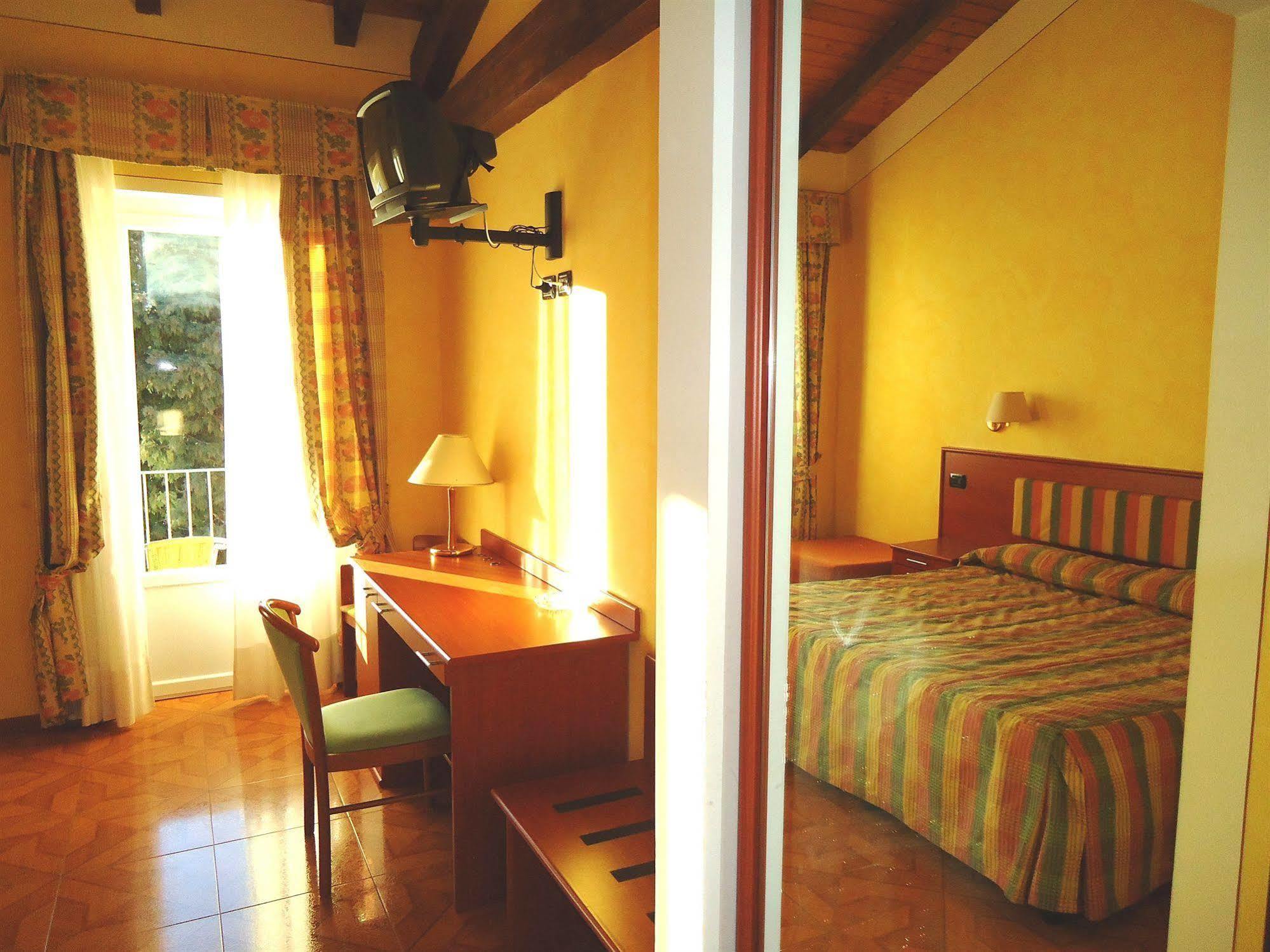 Hotel La Bussola Orta San Giulio Exterior foto